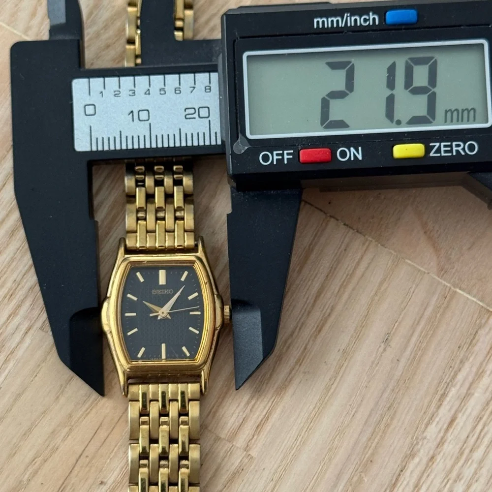Seiko Vintage Ladies Watch Black Dial Gold-Tone Bracelet New Battery